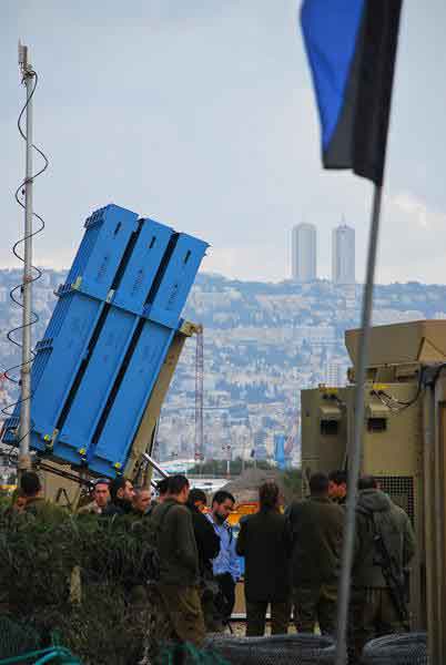 اعتقال 100 فلسطيني خلال مداهمات في الضفة الغربية