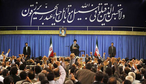 الإمام الخامنئي حذر من إشعال الحرب الطائفية