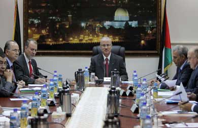 أول اجتماع للحكومة الفلسطينية برئاسة الحمد الله