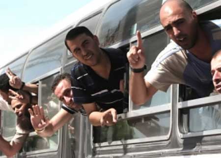 الاسرى الفلسطينيون المحرّرون في صفقة شاليط الى الاعتقال مجدّداً؟