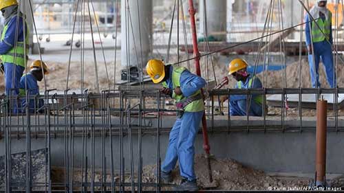 معاناة مستمرة للعمال الأجانب في قطر