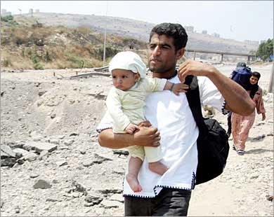 نزوح بعد القصف الصهيوني 15 تموز 2006: مجزرة في مروحين على مرأى الأمم المتحدة.. وطبريا المحتلة تدخل مجال الاستهدف الصاروخي للمقاومة