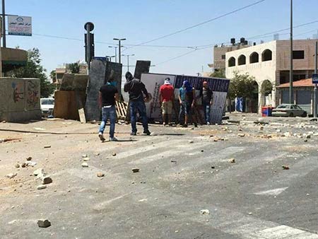 مواجهات بين الفلسطينيين والاحتلال في مخيم شعفاط 