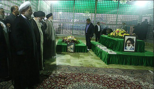 بالصور: روحاني يزور مرقد الامام الخميني (قدس)
