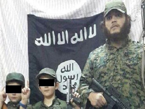 الارهاب التكفيري يزج الطفولة في بحر دمائه