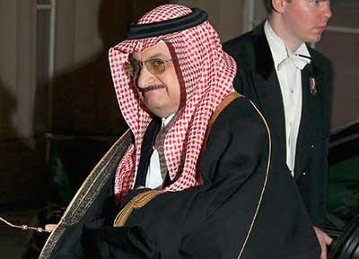 حرب كلامية بين سفير الرياض في لندن وكاتب بريطاني