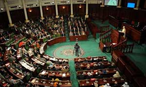 وزير الدفاع الفرنسي يلمح إلى احتمال تدخل عسكري في ليبيا