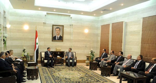 رئيس الوزراء السوري يجتمع برؤساء مجالس المحافظات