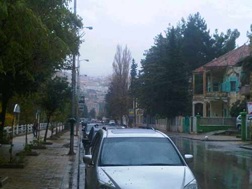 العاصفة اليونانية في لبنان: أمطار غزيرة ورياح عاتية وطرقات مقطوعة