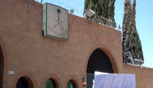 اليمنيون مستمرون في تظاهرهم السلمي رغم القمع


