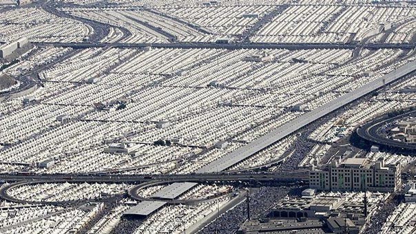 حجاج بيت الله الحرام يواصلون اداء ماتبقى من المناسك
