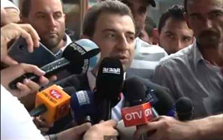أهالي العسكريين المختطفين يعيدون  فتح طريق القلمون والصيفي بعد قطعهما لساعات
