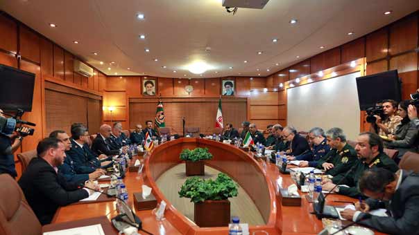 انعقاد الجولة الاولى من المباحثات بين وزيري الدفاع الايراني واللبناني