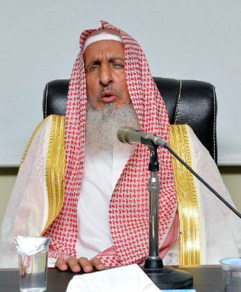 مفتي السعودية: لا مانع من الدعاء للأندية الرياضية !
