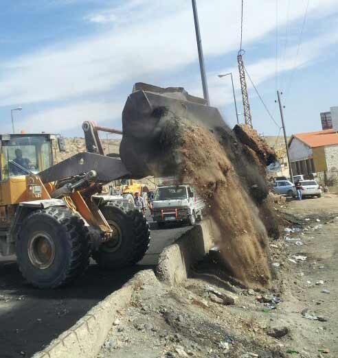فتح طريق ضهر البيدر من قبل أهالي العسكريين المختطفين ونقل الإعتصام الى رياض الصلح 