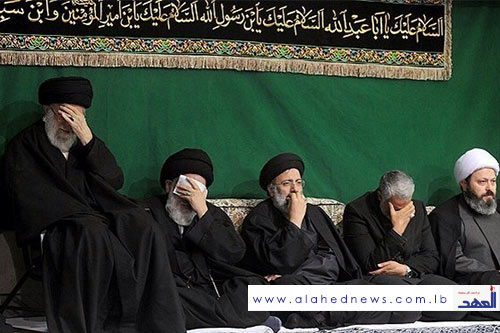 الإمام الخامنئي يقيم مجلسا عاشورائيا في حسينية الامام الخميني بطهران