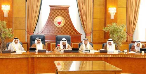 الملك البحريني يعيد تكليف خليفة بن سلمان بتشكيل الحكومة بعد ساعات من استقالته