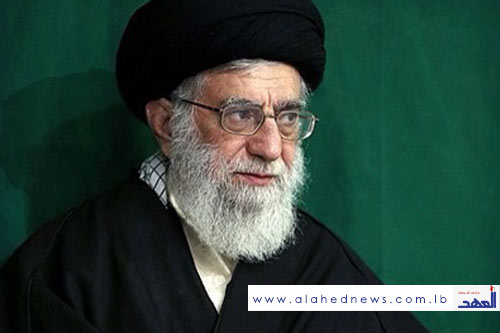 الإمام الخامنئي يقيم مجلسا عاشورائيا في حسينية الامام الخميني بطهران