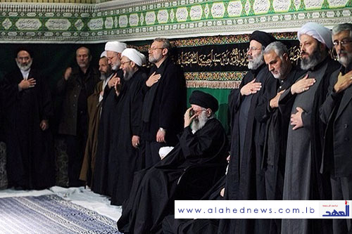 الإمام الخامنئي يقيم مجلسا عاشورائيا في حسينية الامام الخميني بطهران