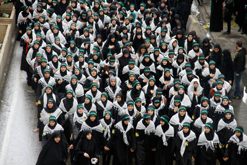 بالصور: النساء يلبين نداء أبي الله الحسين (ع) في يوم عاشوراء 