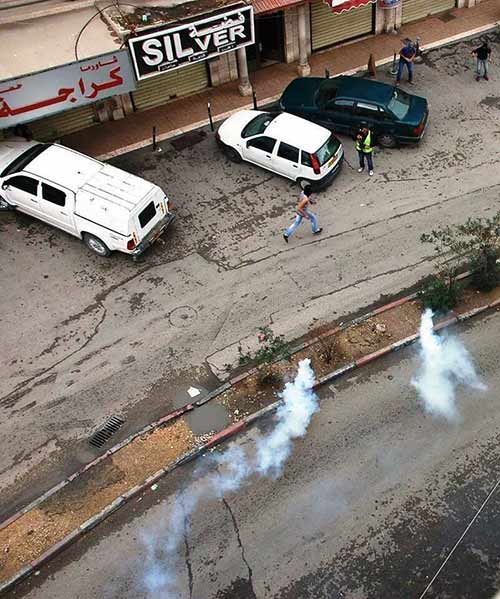 
جريمة صهيونية بحق الإنسانية: شنقُ فلسطيني في حافلة بالقدس المحتلة
