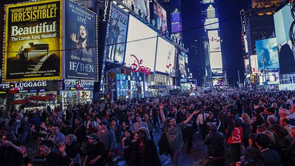 تظاهرات تعم الولايات المتحدة بعد تبرئة شرطي قتل شاباً اسوداً في فيرغسون