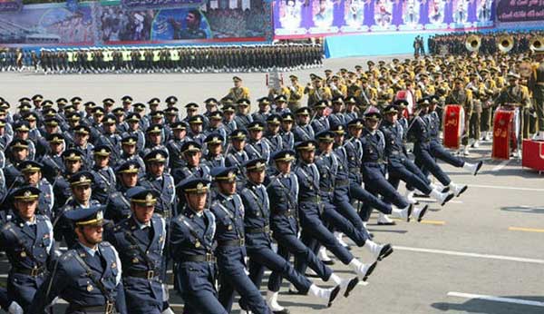 الإمام الخامنئي: قواتنا المسلحة اثبتت جدارتها ويحسب لها ألف حساب 