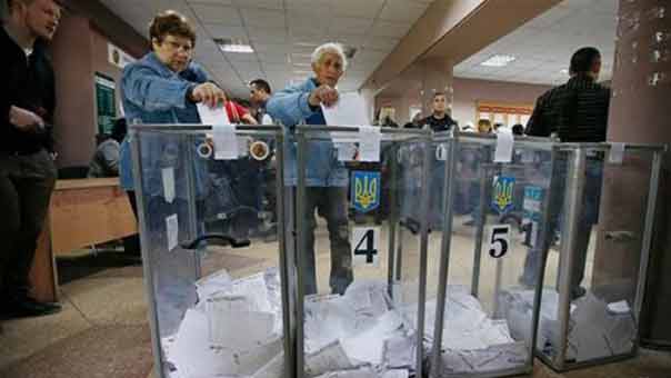 القياديون في المعارضة الأوكرانية يفوزون في انتخابات شرق البلاد