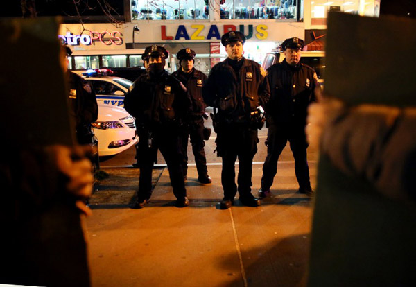 التمييز العنصري يلف اميركا بأكملها .. قتل متعمد لرجل أسود اعزل
