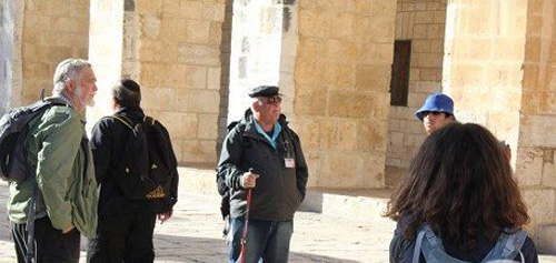 الأقصى تحت التهديد مجدداً .. مستوطنون يقتحمون ومنظمات صهيونية تطالب بتغيير وضعه القائم
