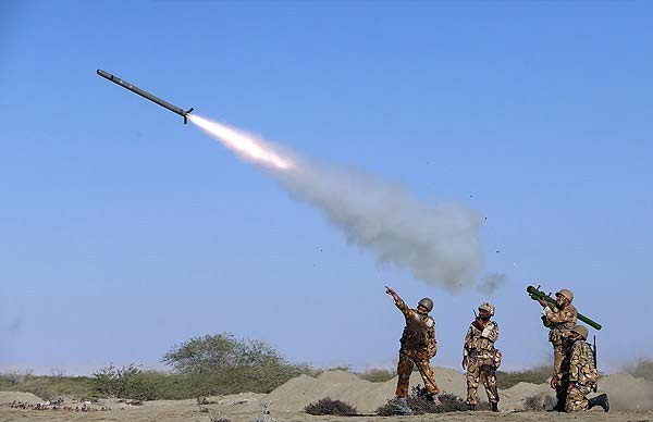 مناورات ايرانية غير مسبوقة: استخدام طائرات بلا طيار من طراز &rsquo;رعد&rsquo; و&rsquo;عربة زرع الالغام&rsquo; للمرة الاولى