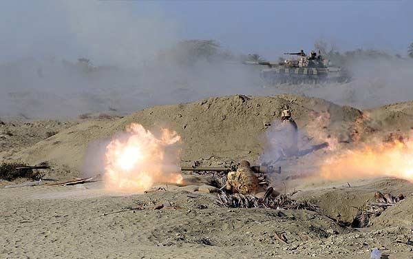 مناورات ايرانية غير مسبوقة: استخدام طائرات بلا طيار من طراز &rsquo;رعد&rsquo; و&rsquo;عربة زرع الالغام&rsquo; للمرة الاولى