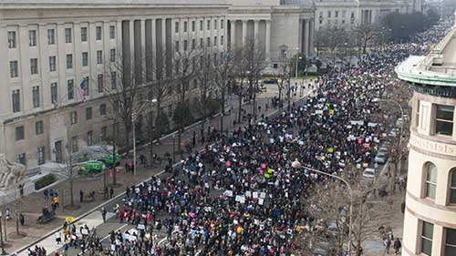 أميركا تشهد أكبر تظاهرات ضد ممارسات الشرطة العنصرية 