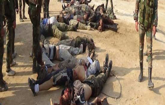 بالفيديو: شاحنات محملة بجثث مسلحي &rsquo;داعش&rsquo; تجوب أحياء دير الزور