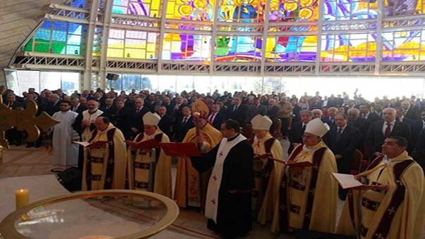 لبنان بمسيحييه ومسلميه احتفل بولادة نبي الله عيسى(ع)