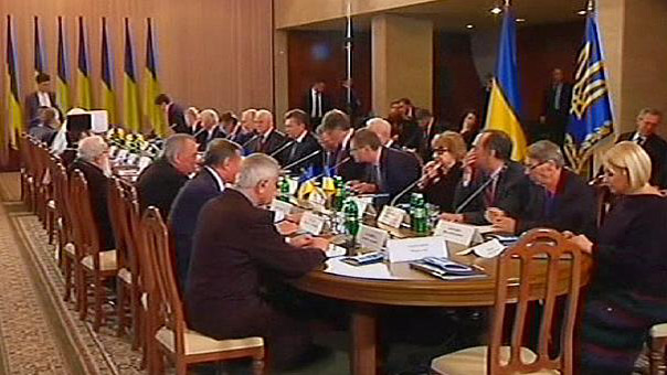 استئناف محادثات التسوية بين كييف والمعارضة اليوم
