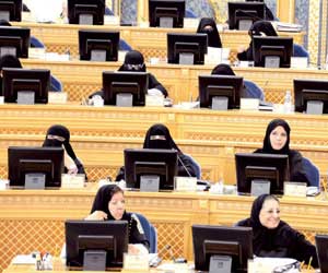 مرة جديدة: الشورى السعودي يحرم المرأة من قيادة السيارة