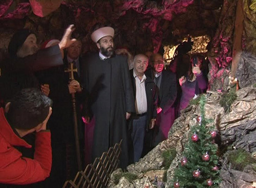 افتتاح مغارة الميلاد في بعلبك بحضور رجال دين مسلمين ومسيحيين 