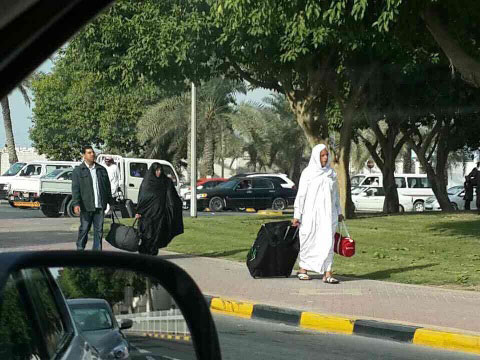 بالصور: فقط في البحرين .. إغلاق شوارع &rsquo;كرامة رياضة ابن الملك&rsquo;
