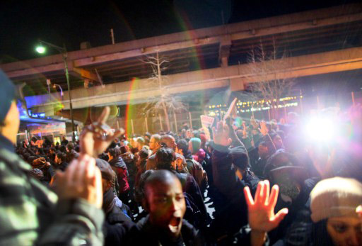 العنصرية الممنهجة تبرئ شرطياً ابيض  بعد قتله رجلا زنجيا في نيويورك 