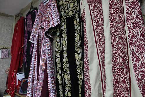 &rsquo;نساء من الخليل&rsquo; .. سفيرة فلسطين حول العالم