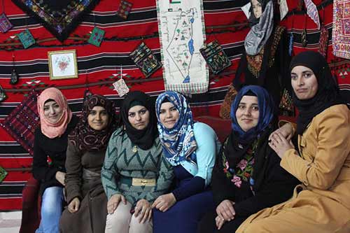 &rsquo;نساء من الخليل&rsquo; .. سفيرة فلسطين حول العالم