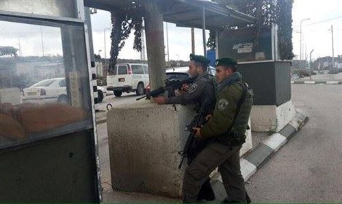 المستوطنون يواصلون استباحة الأقصى .. وحملات الاعتقال بالضفة مستمرة 
