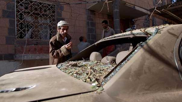 عشرات الضحايا في اعتداءين بسيارتين مفخختين استهدفتا مدرسة في اليمن