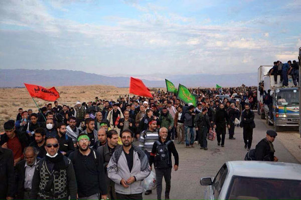 تدفق اعداد كبيرة من الايرانيين للمشاركة بمراسيم زيارة اربعين الامام الحسين (ع)
