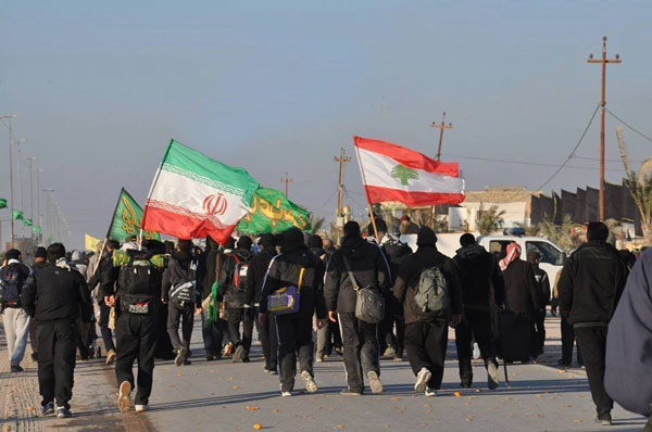 تدفق اعداد كبيرة من الايرانيين للمشاركة بمراسيم زيارة اربعين الامام الحسين (ع)
