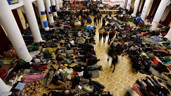 المعتصمون خلال احتلالهم مقر بلدية كييف تجمع جديد للمعارضة الاوكرانية في كييف