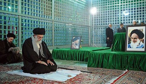 الإمام الخامنئي يزور مرقد الامام الخميني &rsquo;قدس&rsquo;