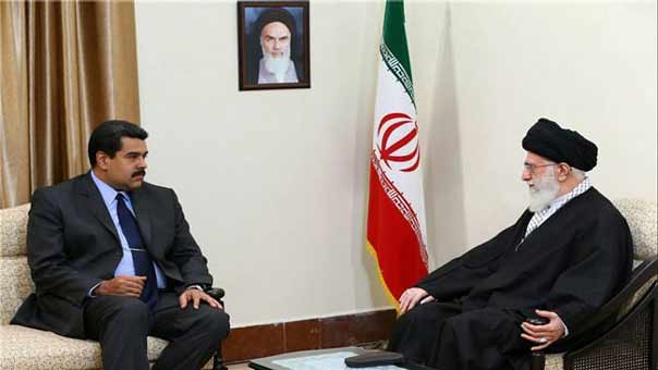 الامام الخامنئي خلال استقباله رئيس فنزويلا: انهيار أسعار النفط اسبابه سياسية وليست اقتصادية
