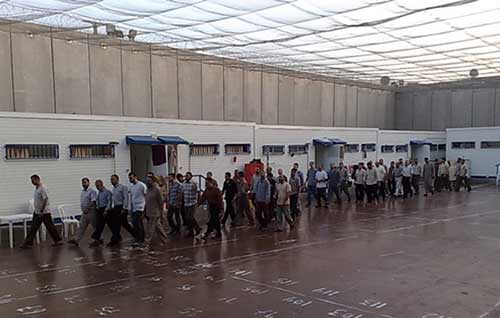 الأسرى الفلسطينيون يستقبلون الشتاء بلا أغطية أو ملابس